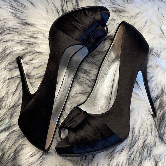 Ron White Signature Black Stiletto Classic Heels - Picture 1 of 5